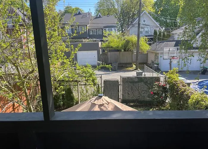 Quiet-Comfy 4 Bedroom House On A Quiet Tree Lined Street In Kitsilano
