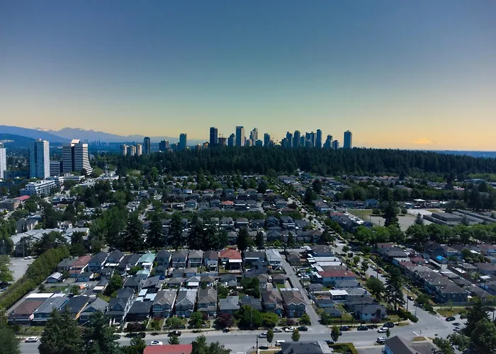 Quiet, Cozy 2Br1Ba Private Entry Suite Near Skytrain