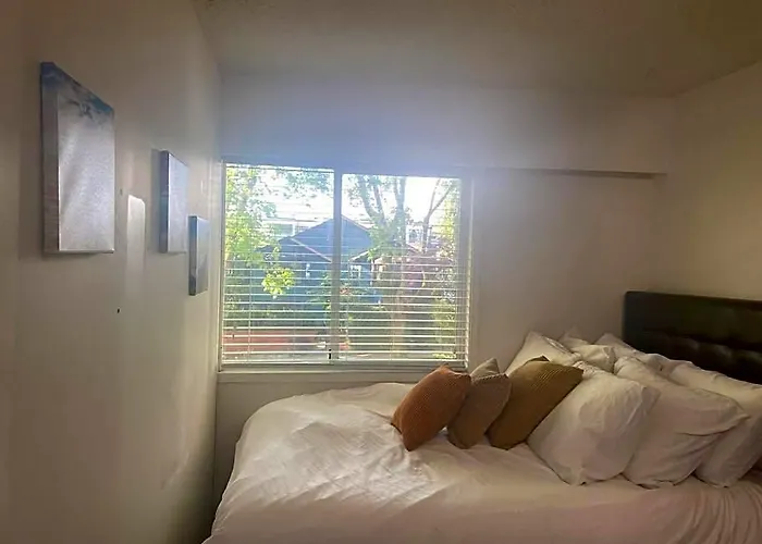 Quiet-Comfy 3 Bedroom House On A Tree Lined Street In Kitsilano